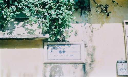 变态传奇里面的BOOS地图集中营和恶魔祭坛都能爆出什么装备？