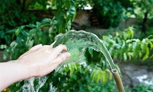 热血传奇里面的第一件天龙圣衣拥有者是谁第一件圣衣的故事